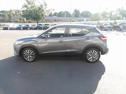 2022 Nissan Kicks SV
