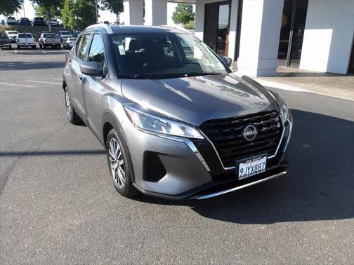 2022 Nissan Kicks SV