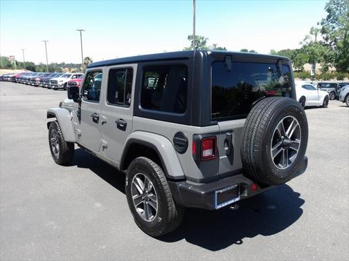 2023 Jeep Wrangler 4-Door Sahara 4x4
