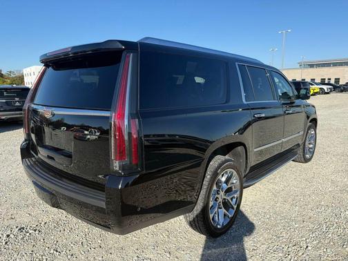 2017 Cadillac Escalade ESV Luxury
