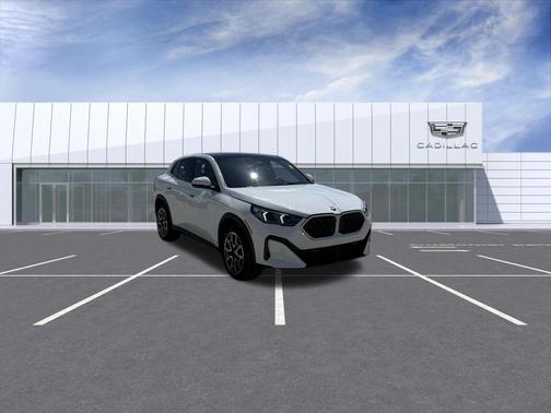 Alpine White 2025 BMW X2 xDrive28i