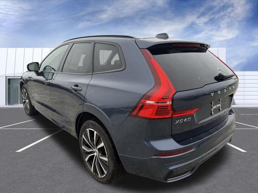 2024 Volvo XC60 B5 Plus Dark Theme