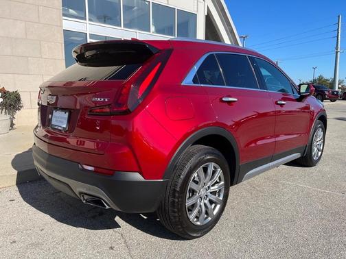 Photo 3 of 25 of 2019 Cadillac XT4 Premium Luxury