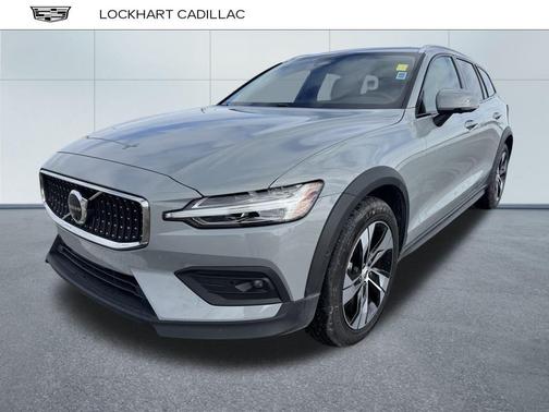 2025 Volvo V60 Cross Country B5 Plus