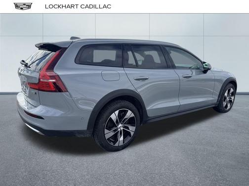 2025 Volvo V60 Cross Country B5 Plus