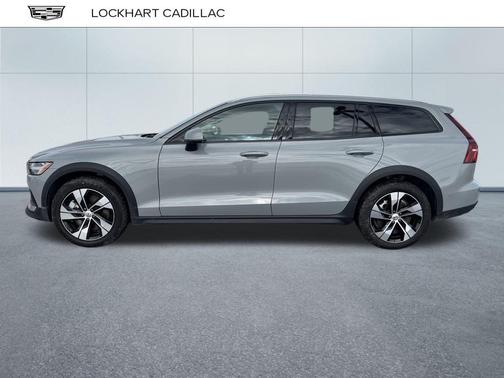 2025 Volvo V60 Cross Country B5 Plus