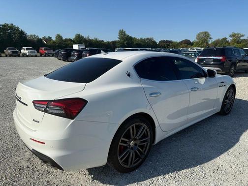2022 Maserati Ghibli Modena Q4