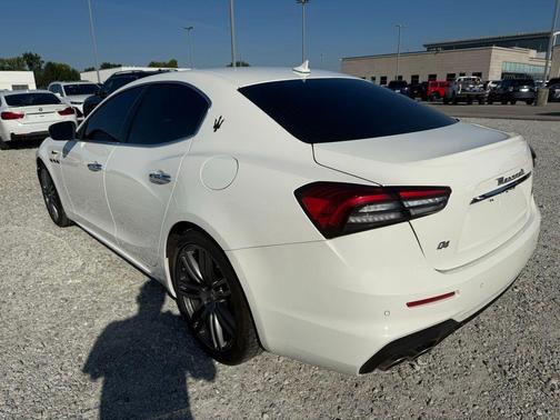 2022 Maserati Ghibli Modena Q4