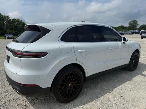 2022 Porsche Cayenne Base