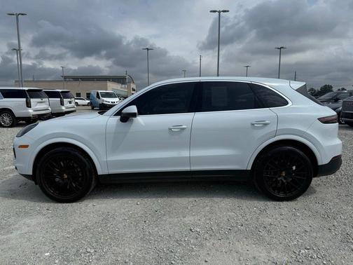 2022 Porsche Cayenne Base