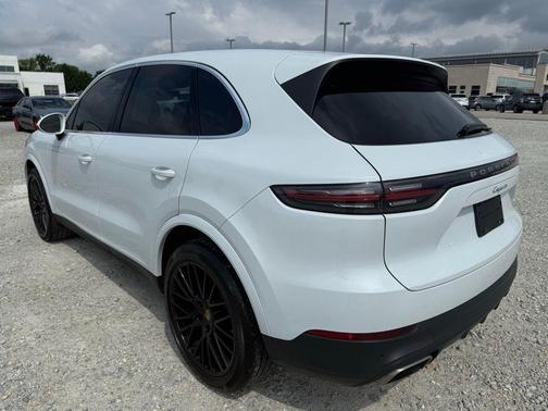 2022 Porsche Cayenne Base