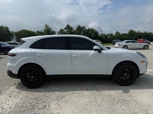 2022 Porsche Cayenne Base