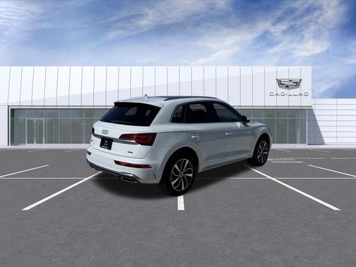 Glacier White Metallic 2023 Audi Q5 45 S line quattro Premium
