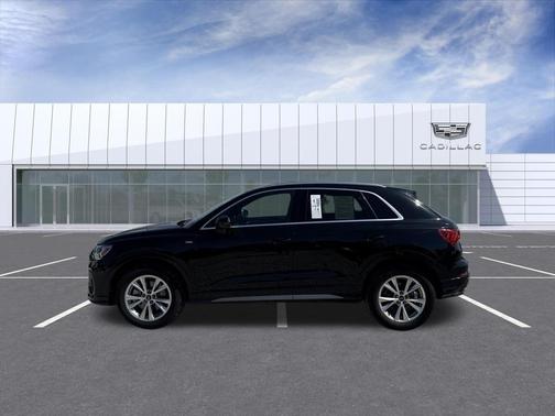 Mythos Black Metallic 2025 Audi Q3 45 S line Premium