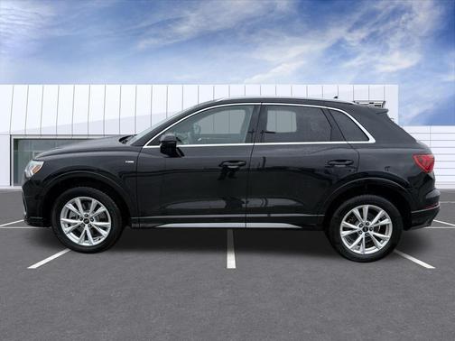 Mythos Black Metallic 2025 Audi Q3 45 S line Premium