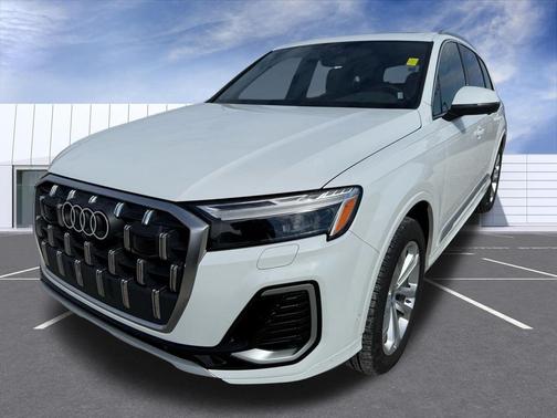 2025 Audi Q7 55 Premium Plus