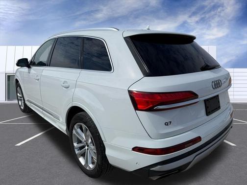 2025 Audi Q7 55 Premium Plus