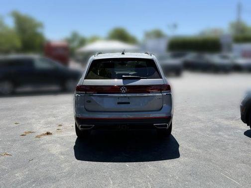 Silver Mist 2026 Volkswagen Atlas 2.0T SE w/Technology 4MOTION