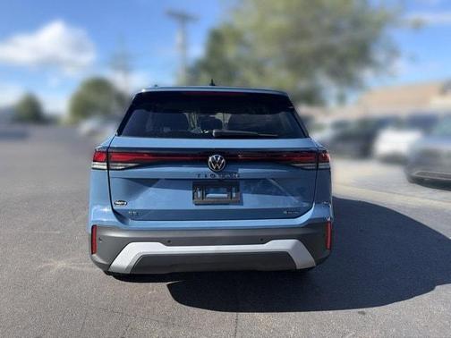Monterey Blue Pearl 2026 Volkswagen Tiguan 2.0T SE