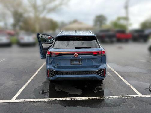 monterey blue pearl 2026 Volkswagen Tiguan 2.0T SEL R-Line 4MOTION