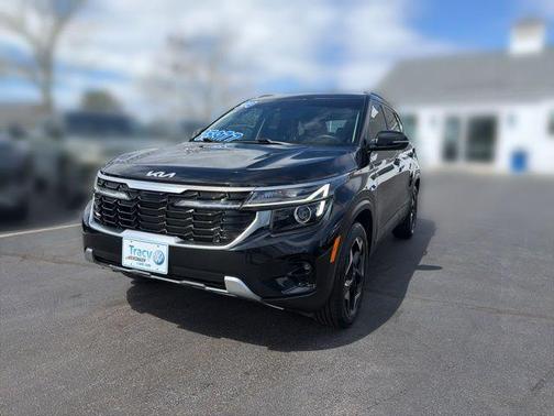 Fusion Black 2024 Kia Seltos EX