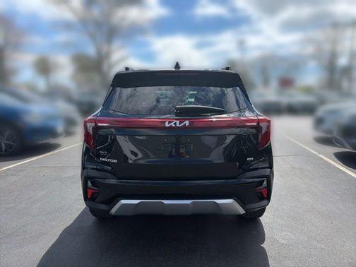 Fusion Black 2024 Kia Seltos EX