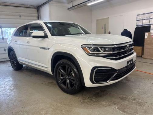Oryx White Pearl 2022 Volkswagen Atlas Cross Sport 3.6L V6 SEL R-Line