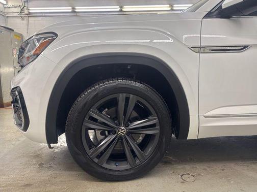 2022 Volkswagen Atlas Cross Sport 3.6L V6 SEL R-Line