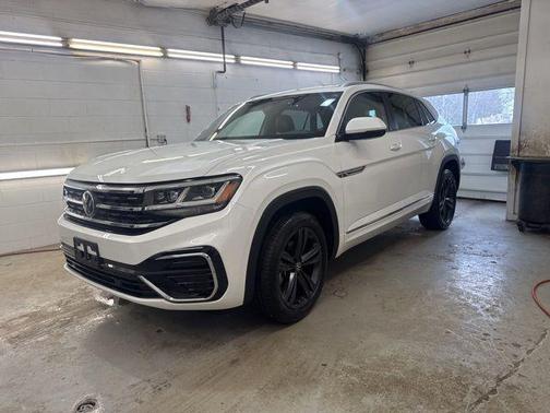 Oryx White Pearl 2022 Volkswagen Atlas Cross Sport 3.6L V6 SEL R-Line