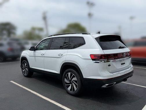 White 2026 Volkswagen Atlas 2.0T SE w/Technology 4MOTION