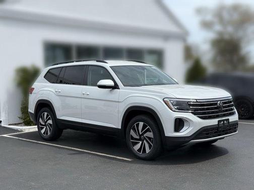 White 2026 Volkswagen Atlas 2.0T SE w/Technology 4MOTION