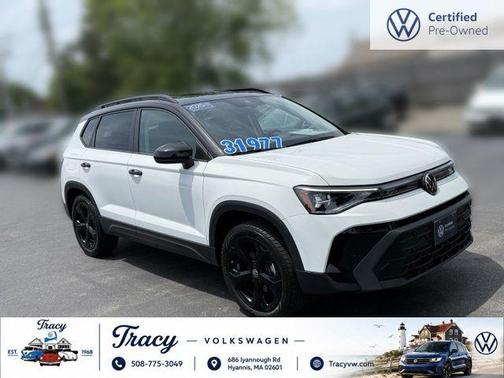 Pure White w/Deep Blk Rf 2025 Volkswagen Taos 1.5T SE Black