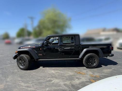 Black Clearcoat 2022 Jeep Gladiator Mojave 4x4