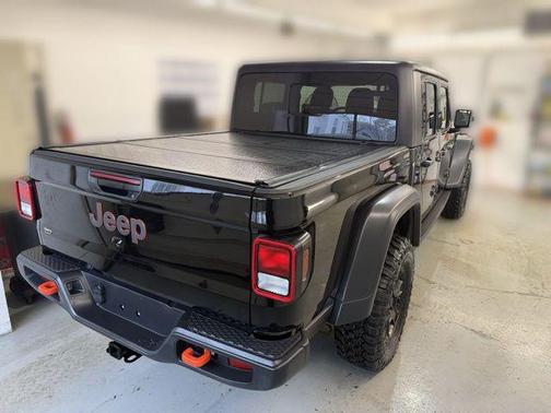 Black Clearcoat 2022 Jeep Gladiator Mojave 4x4