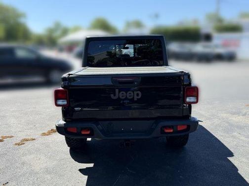 Black Clearcoat 2022 Jeep Gladiator Mojave 4x4