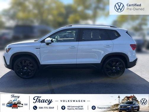 Pure White 2024 Volkswagen Taos 1.5T SE