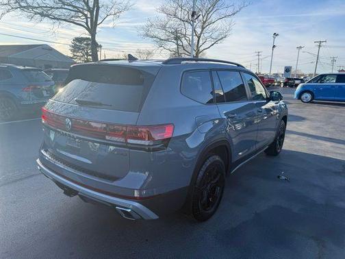 2025 Volkswagen Atlas 2.0T Peak Edition