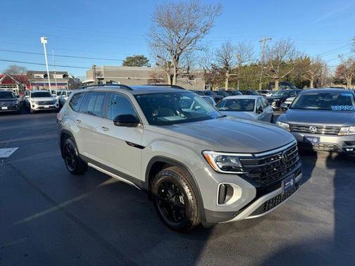 2025 Volkswagen Atlas 2.0T Peak Edition