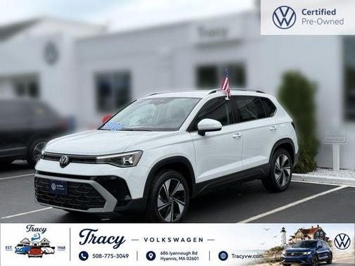 Pure White 2025 Volkswagen Taos 1.5T SE