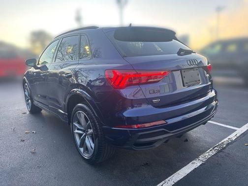 Navarra Blue Metallic 2024 Audi Q3 45 S line Premium Plus