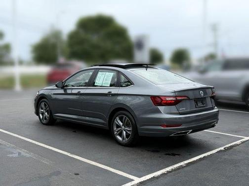 Platinum Gray Metallic 2021 Volkswagen Jetta 1.4T R-Line