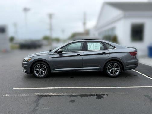 Platinum Gray Metallic 2021 Volkswagen Jetta 1.4T R-Line
