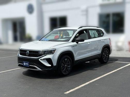 Pure White 2022 Volkswagen Taos 1.5T S