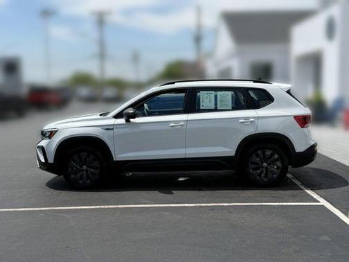 Pure White 2022 Volkswagen Taos 1.5T S