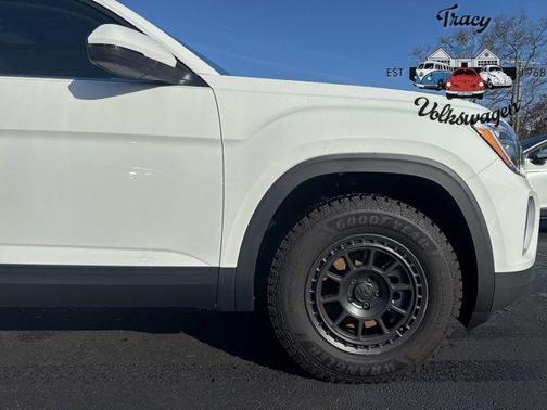 2025 Volkswagen Atlas 2.0T SE w/Technology 4MOTION