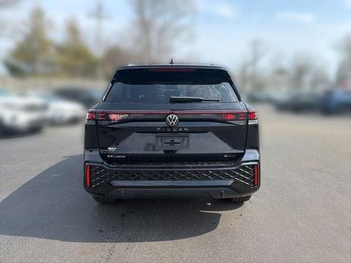deep black pearl 2026 Volkswagen Tiguan 2.0T SEL R-Line 4MOTION