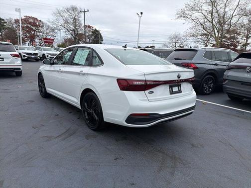 2025 Volkswagen Jetta 1.5T SE