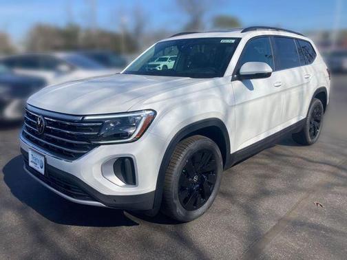 Opal White Pearl 2026 Volkswagen Atlas 2.0T SE w/Technology 4MOTION