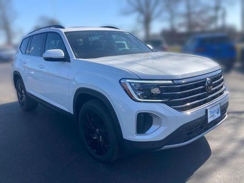 Opal White Pearl 2026 Volkswagen Atlas 2.0T SE w/Technology 4MOTION