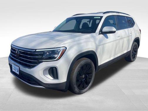 Opal White Pearl 2026 Volkswagen Atlas 2.0T SE w/Technology 4MOTION